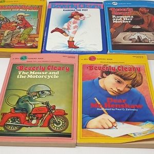 Bundle of 5 Beverly Cleary Vintage Young Tween Readers Chapter Books